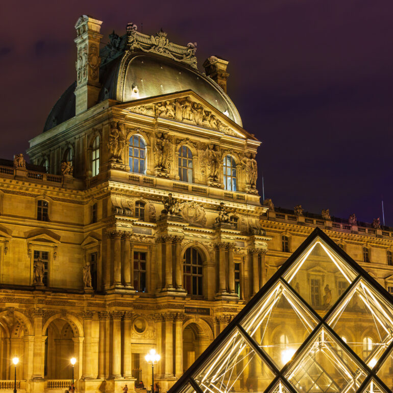 Louvre_pyramide2_c