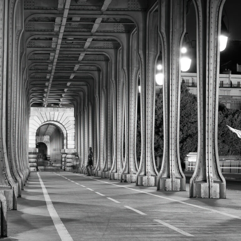 Paris_pont_de_bir-hakeim_3_nb