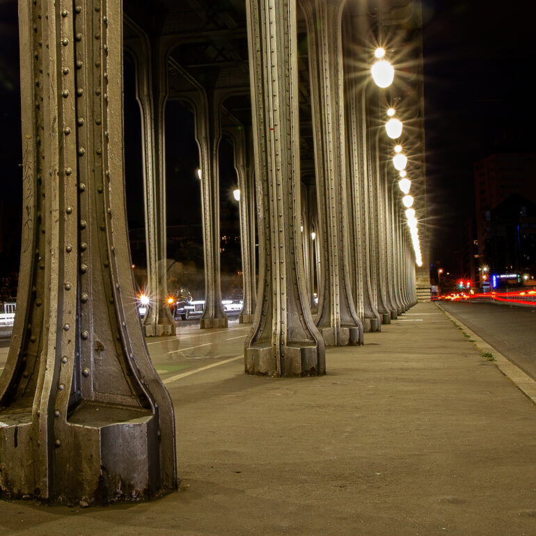 Paris_pont_de_bir-hakeim_c